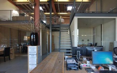 办公室创意装修设计资料下载-工业风格的雅新办公室装修你会喜欢吗？