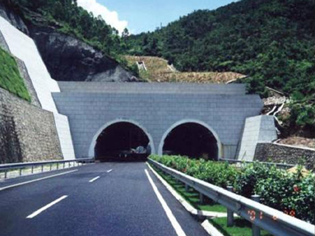 隧道地质情况资料下载-隧道地质与围岩施工技术讲座284页PPT