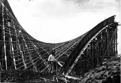 利用直纹曲面的特点架设模板,帕尔米拉教堂