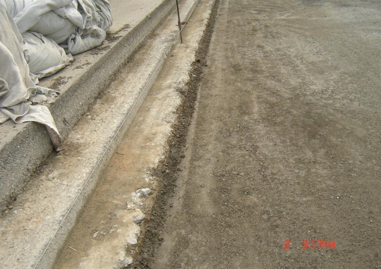 水泥路面质量控制标准资料下载-高速公路改扩建工程新老路面拼接处施工质量控制QC成果