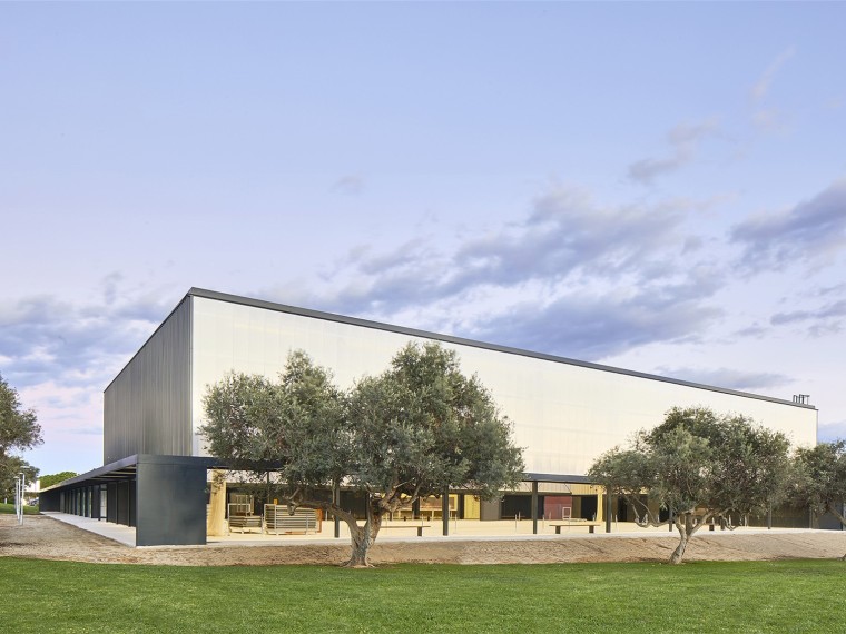 2018年建筑设计比赛资料下载-西班牙Vila-Seca市立体育馆翻新及扩建