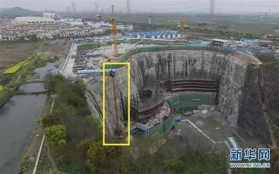 日本挖的88米巨坑，中国人砸20亿填平了，还成了世界奇迹！_10