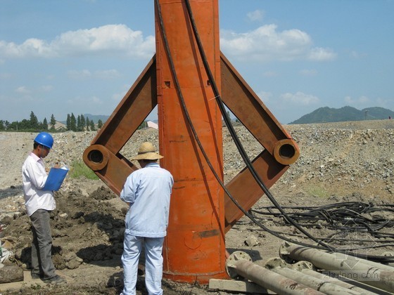 旋挖机孔桩施工方案资料下载-[天津]旋挖挤扩支盘桩施工方案（附图丰富 2013年）