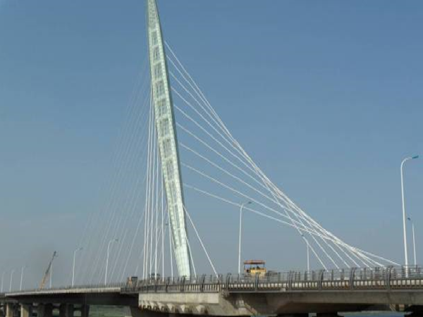 铝合金窗钢副框施工工法资料下载-斜拉桥钢主塔施工工艺工法