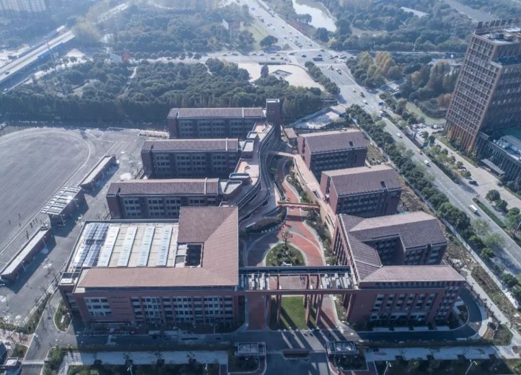 学校服务中心平面图资料下载-建筑师和女儿对话产生的学校