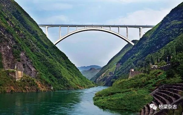 110m桥施工图资料下载-沪昆客专北盘江特大桥技术创新的运用