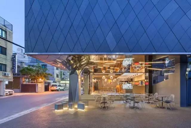 表皮类建筑资料下载-首尔镜子不锈钢表皮的公报总部