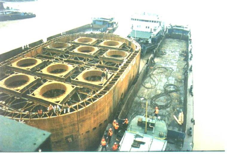 浮运法施工双壁钢围堰资料下载-[重庆]长江大桥深水基础双壁吊箱钢围堰施工技术