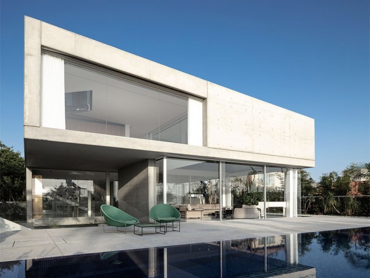 SU无边泳池资料下载-以色列三角形缕空立面的住宅