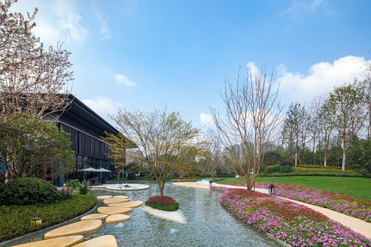 萨多西Bugatti住宅资料下载-成都龙湖西宸原著住宅景观