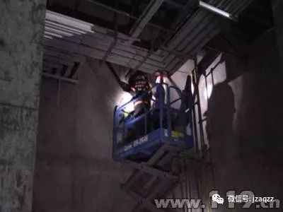 预留洞口安全防护不容忽视，扬州一工人不慎从预留通风管滑落_2