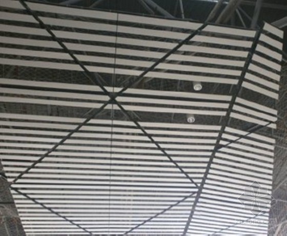 [QC成果]大空间弧形铝板吊顶安装质量控制-样板工程实景照片 