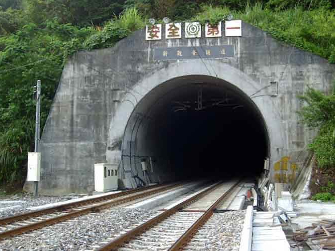 单拱车站隧道图片
