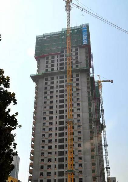 季节性施工的安全措施资料下载-如何采取措施应对高层建筑施工中常见的安全隐患？