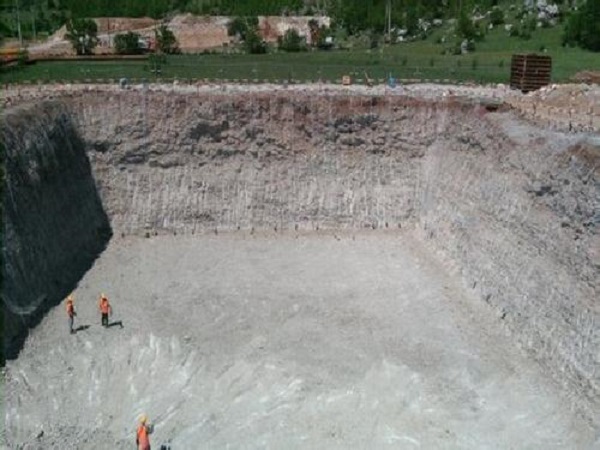 深基坑挂网混凝土资料下载-深基坑土方开挖及边坡支护专项施工方案