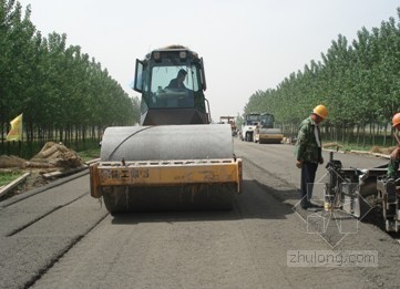 碎石道路CAD资料下载-道路水泥稳定碎石基层两层连铺施工工法