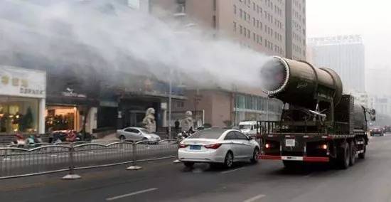 老旧小区拆除施工方案资料下载-“治霾神器”跌落神坛，其实就是个洒水车