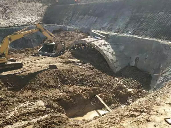 2020隧道规范资料下载-西吉—会宁高速公路卡脖子工程庞湾隧道进洞施工，2020年通车！