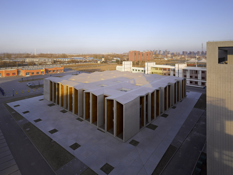 宿舍坡屋顶资料下载-北京建筑大学新校区学生综合服务楼
