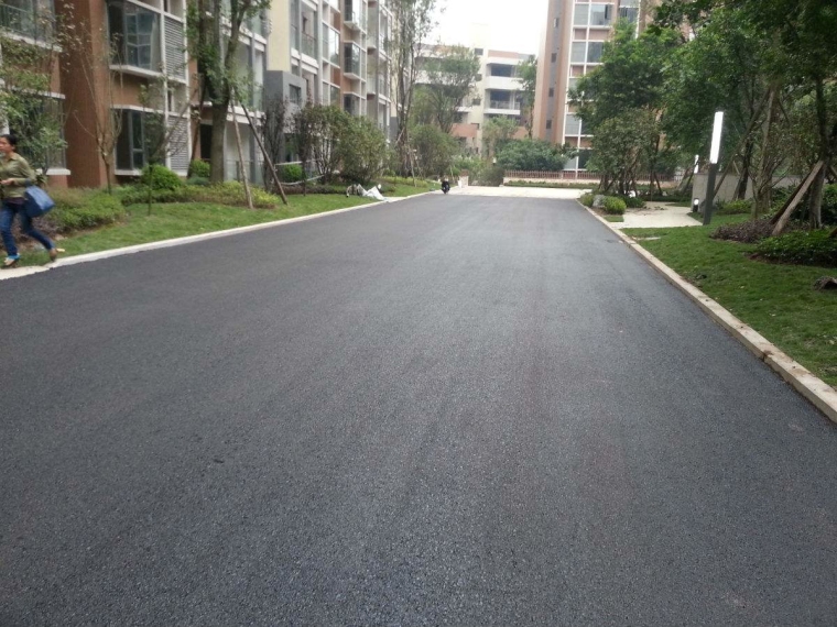旧路加铺沥青面层施工方案资料下载-市区小路沥青道路及人行道施工方案