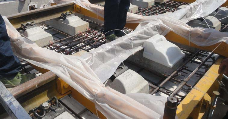 门式钢架排水坡度资料下载-双块式无砟轨道桥梁地段道床板混凝土施工作业指导书