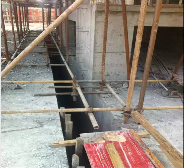 支模架常见隐患资料下载-49张图详解施工常见安全事故隐患的识别与整改