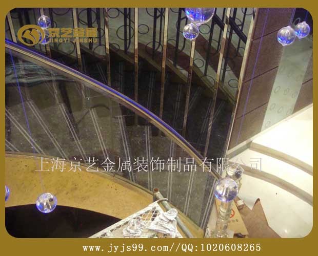 混凝土扇形楼梯资料下载-家居装饰中如何选择楼梯的小技巧