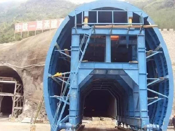 隧道维护及保养资料下载-隧道台车施工作业十八问答