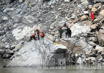 场平专项方案资料下载-孤石爆破专项方案