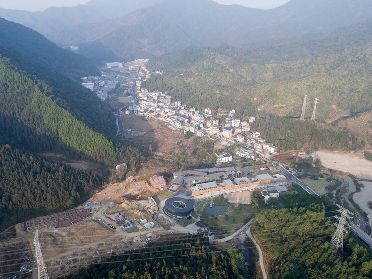 书画馆建筑资料下载-溪边栖居水月馆——景德镇三宝蓬陶瓷设计中心