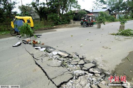 300跑道施工图cad资料下载-菲南部强震造成300多栋建筑受损，多人受伤
