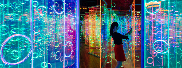 海南鲁能灯光艺术节-brut-deluxe-yuzhou-immersive-light-installation-designboom-07