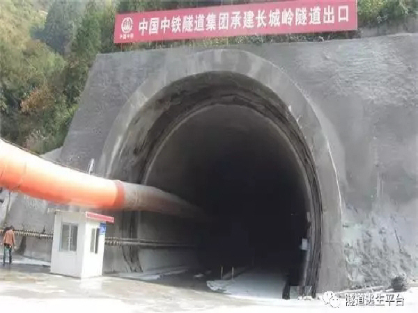 安全施工防滑控制资料下载-隧道二衬施工安全质量控制