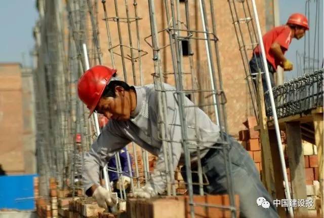 建筑劳务公司工程管理制度资料下载-“农民工”将退出历史舞台！建筑业未来用工模式逐渐明朗！