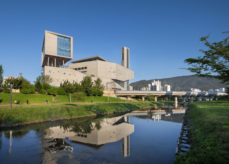国际教育大楼资料下载-韩国国际视景中心建筑