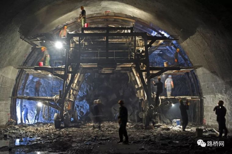 盾构掘进安全技术交底资料下载-隧道施工安全技术交底，很好很全面！