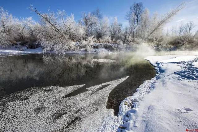 唐家河国家级自然保护区资料下载-最冷小镇梦幻“不冻河”的冬季景观惊艳了国人！