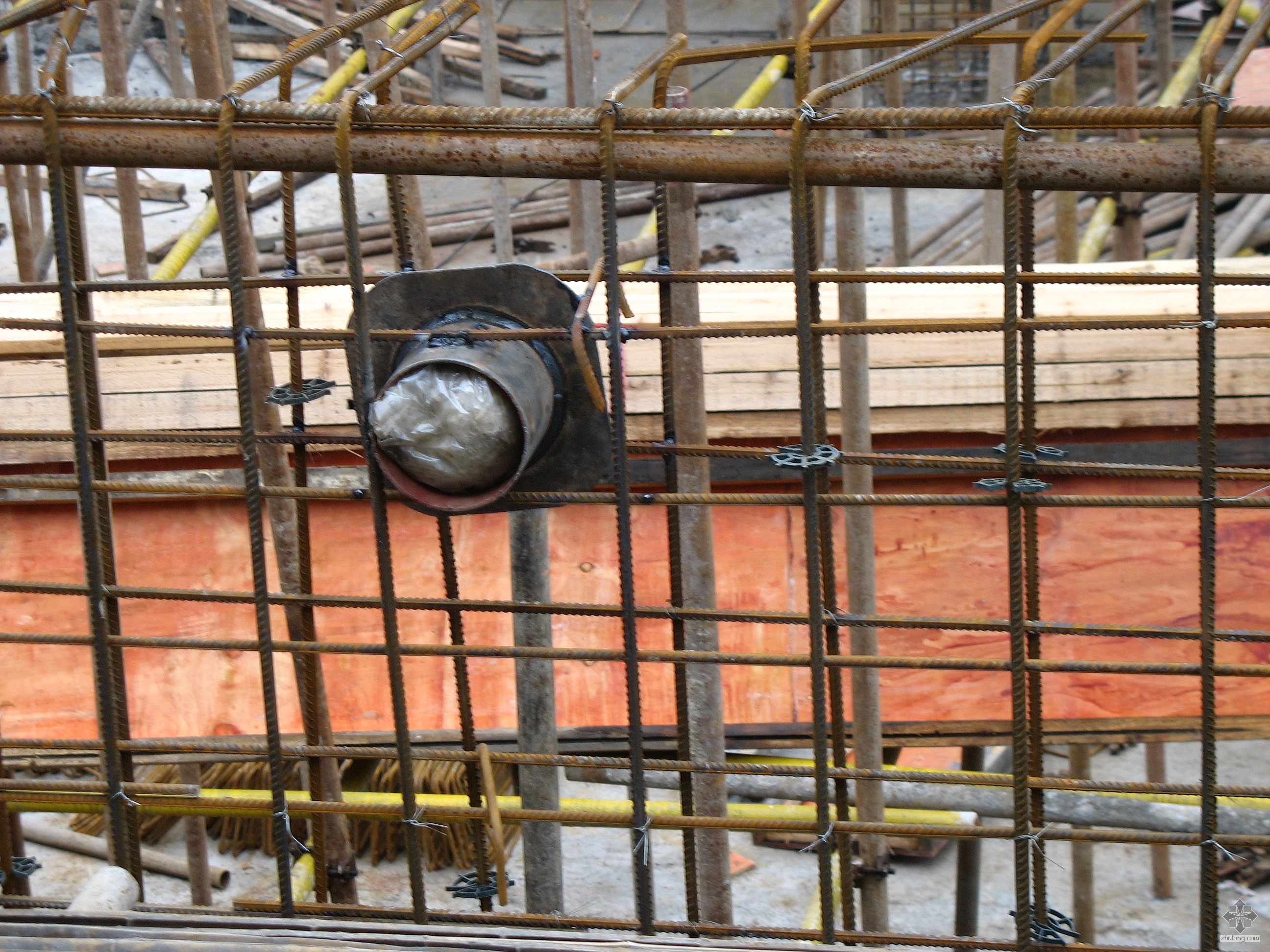 这个为剪力墙内预留的管道孔