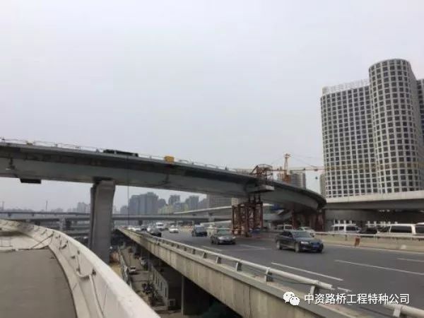 [工程分享]跨铁路步履式多点顶推钢箱梁施工技术！_3