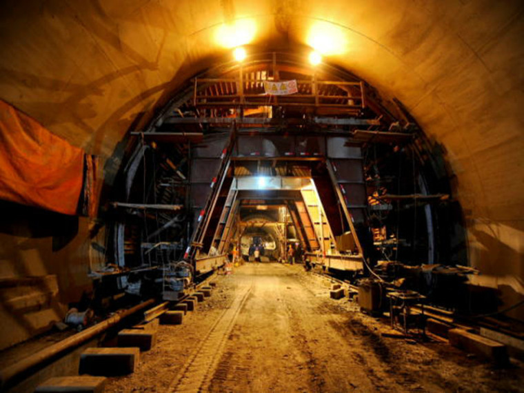 施工支撑方案说明资料下载-隧道钢支撑支护施工方案