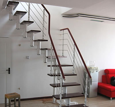 旋转钢柱楼梯资料下载-钢木楼梯厂家根据空间定位风格