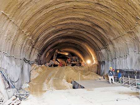 公路隧道预留预埋资料下载-高速公路隧道施工作业指导书（113页）