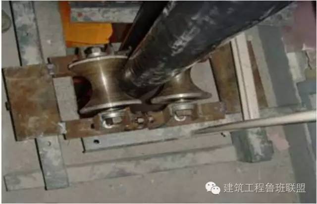 “超高层垂直高压电缆敷设技术”在中国尊取得新突破！_7