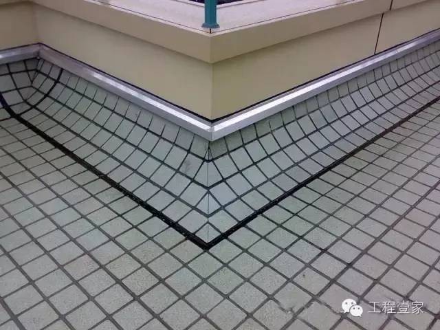 屋面泛水及披水条处理