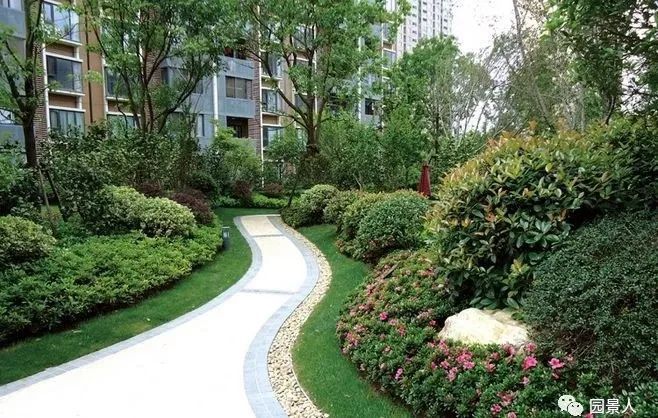 74 重要节点地被线的放线与节点构造物的形式相呼应.