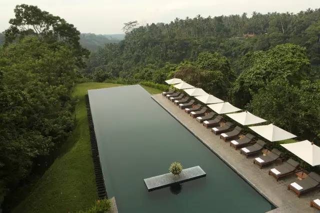 设计师怎样拉近与甲方的距离资料下载-设计师因仰慕一方镜池，住遍巴厘岛４个Alila酒店