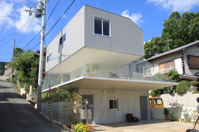 日本雨水花园资料下载-带花园的双家庭住宅