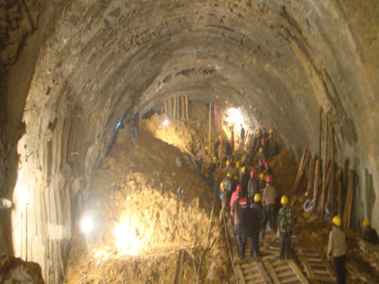 铁路隧道塌方处理资料下载-铁路隧道风险评估管理讲座