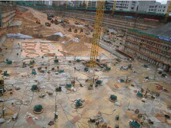 槽钢支护放坡土方开挖方案资料下载-高层住宅楼筏板基础基坑复合支护与土方开挖施工方案