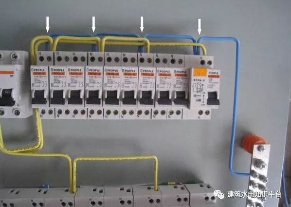 建筑电气工程施工质量通病和解决方法（现场施工图片解说）_22